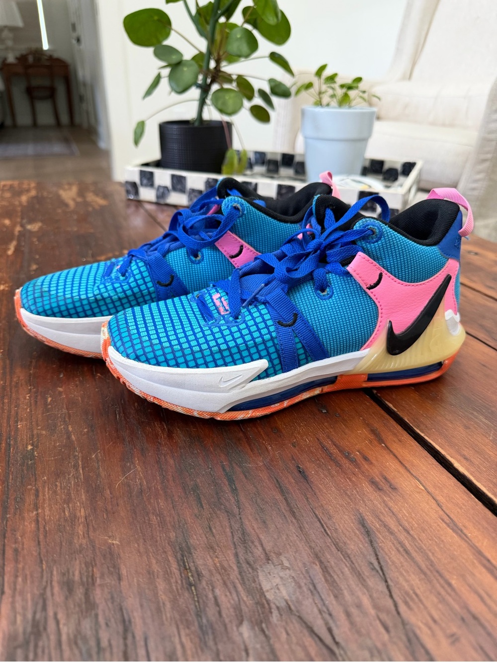 Nike LeBron Witness 7 - size 5y